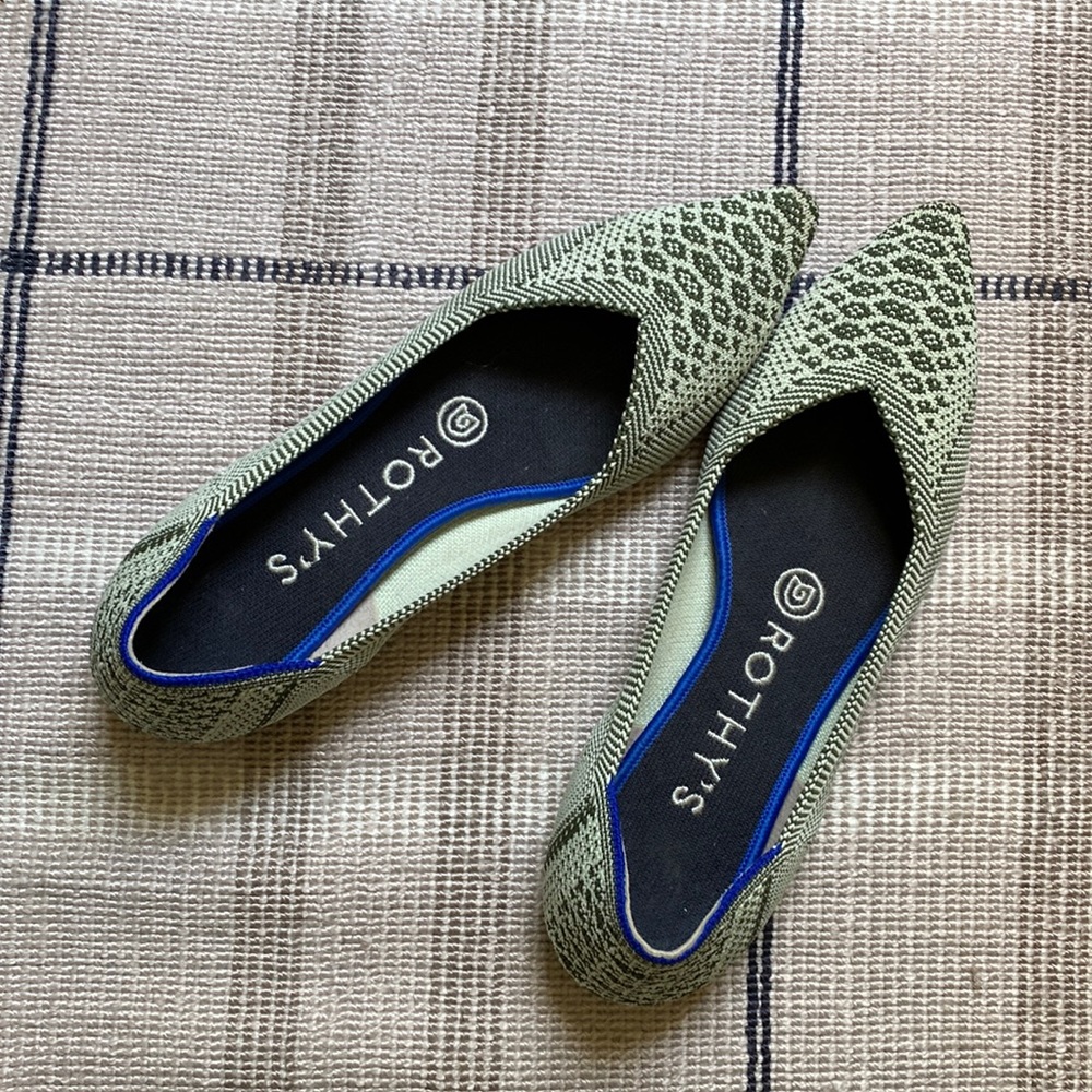 Rothy’s point in pistachio python size 6